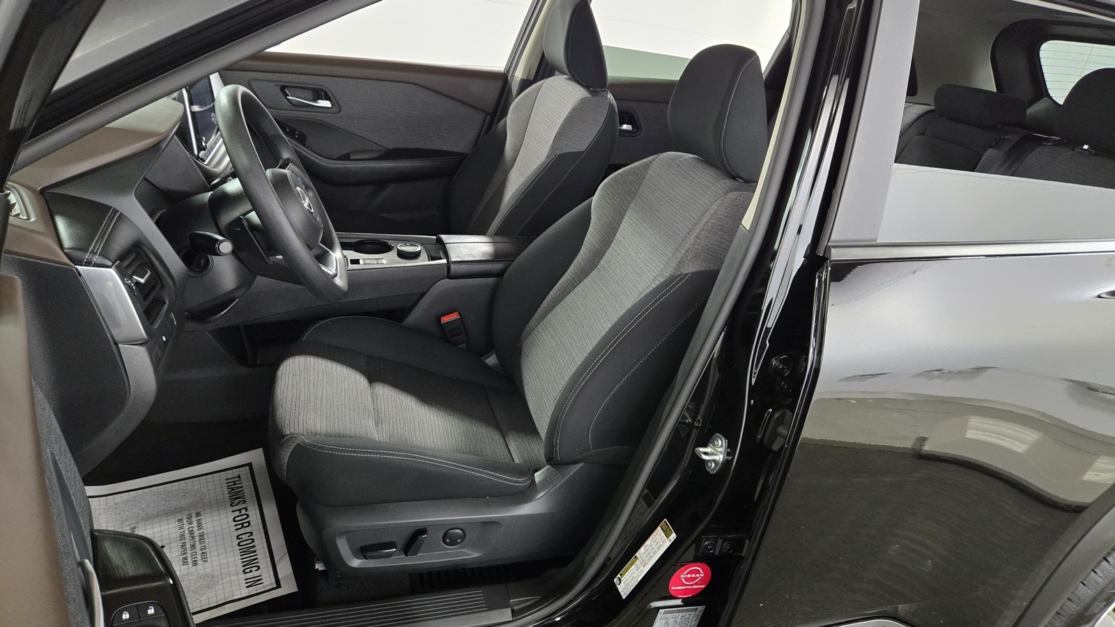 2023 Nissan Rogue SV Image 21 of 32