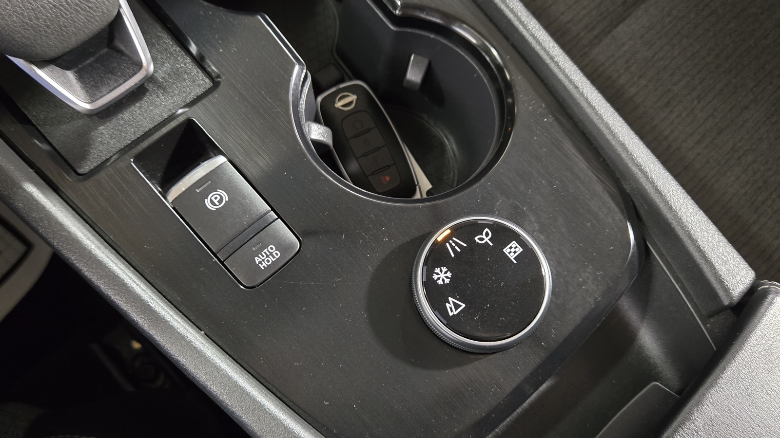 2023 Nissan Rogue SV Image 15 of 32