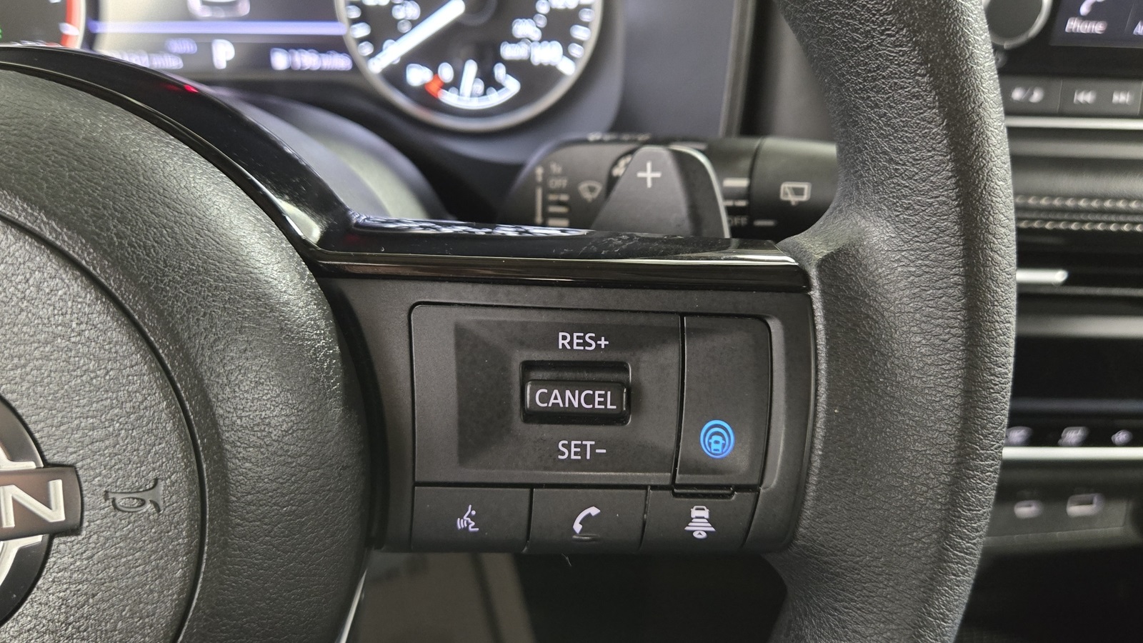 2023 Nissan Rogue SV Image 12 of 32