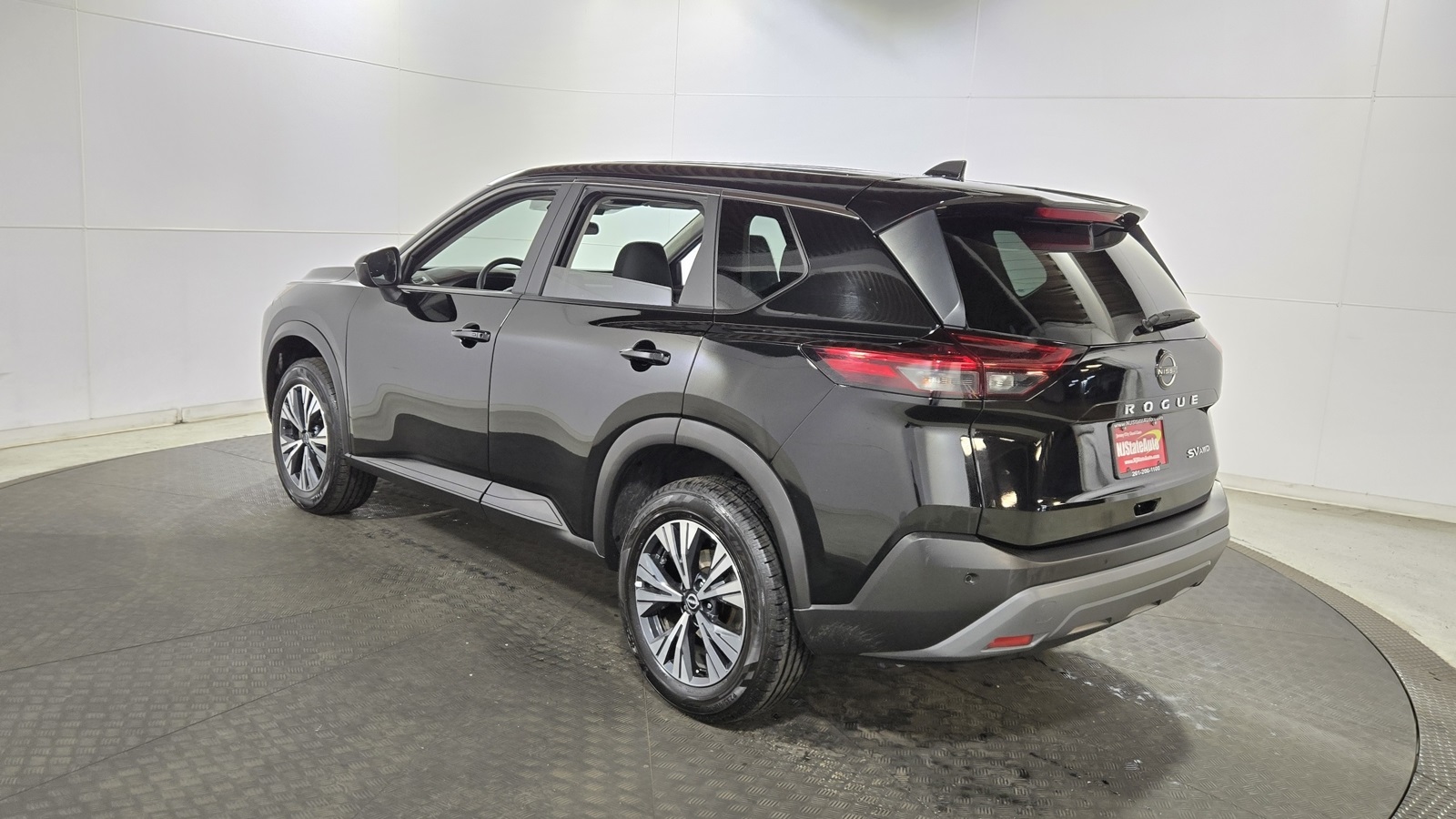 2023 Nissan Rogue SV Image 7 of 32