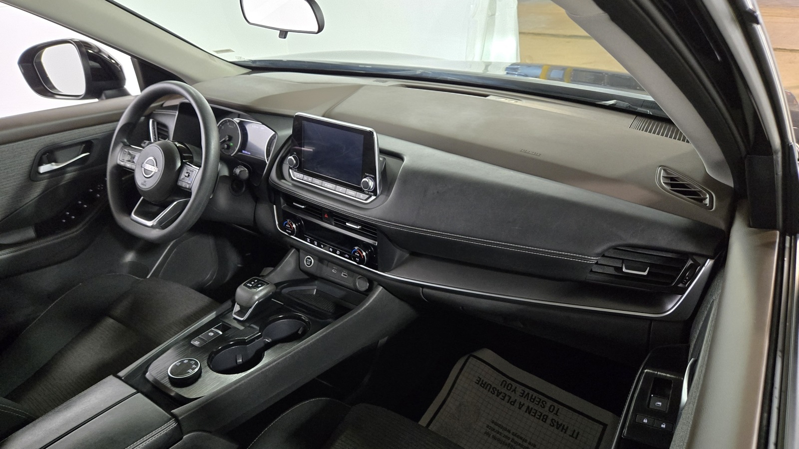 2023 Nissan Rogue SV Image 30 of 32