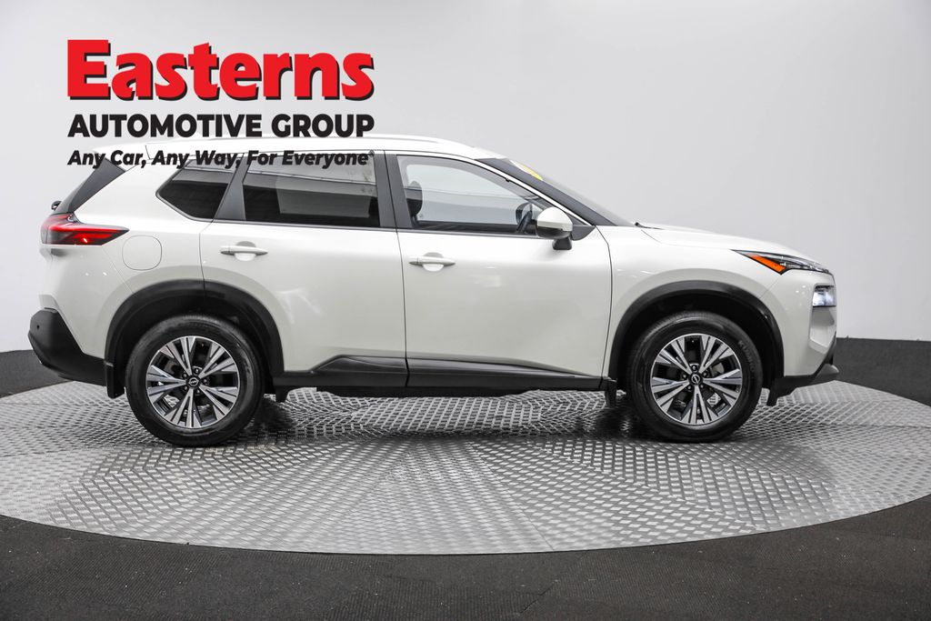 2023 Nissan Rogue SV Image 17 of 67