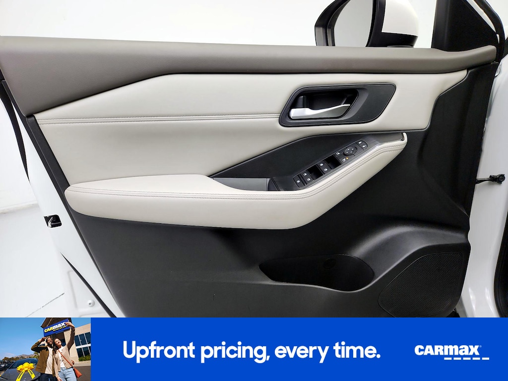 2023 Nissan Rogue SV Image 18 of 26