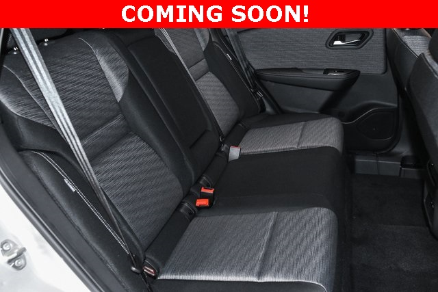 2023 Nissan Rogue SV Image 17 of 38