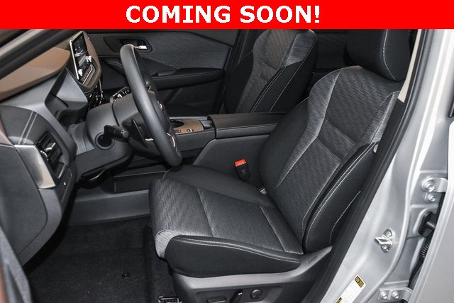 2023 Nissan Rogue SV Image 16 of 38