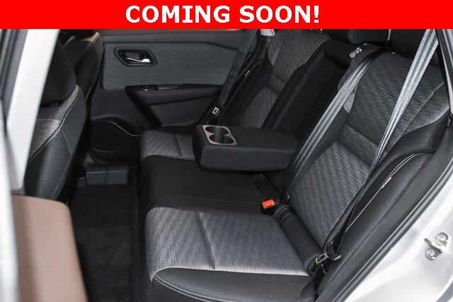 2023 Nissan Rogue SV Image 18 of 38