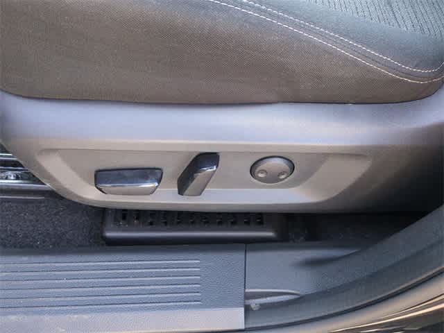 Vehicle image 33 of 37