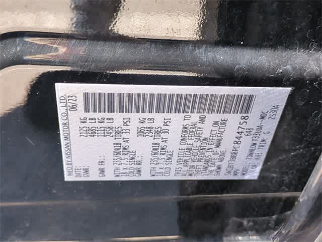 Vehicle image 28 of 37