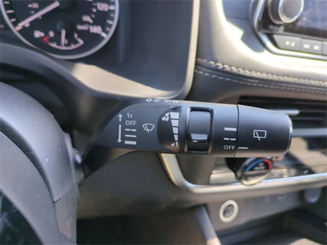 Vehicle image 27 of 37