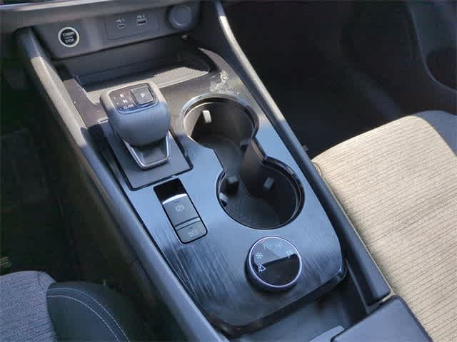 Vehicle image 25 of 37