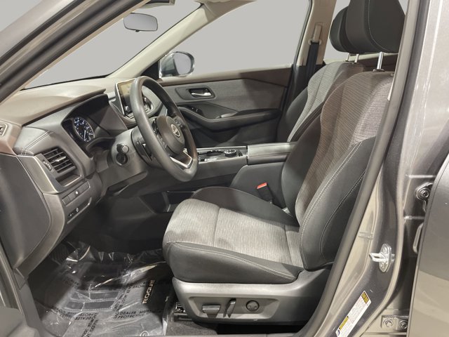 Vehicle image 12 of 27