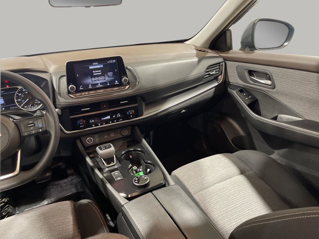 Vehicle image 24 of 27