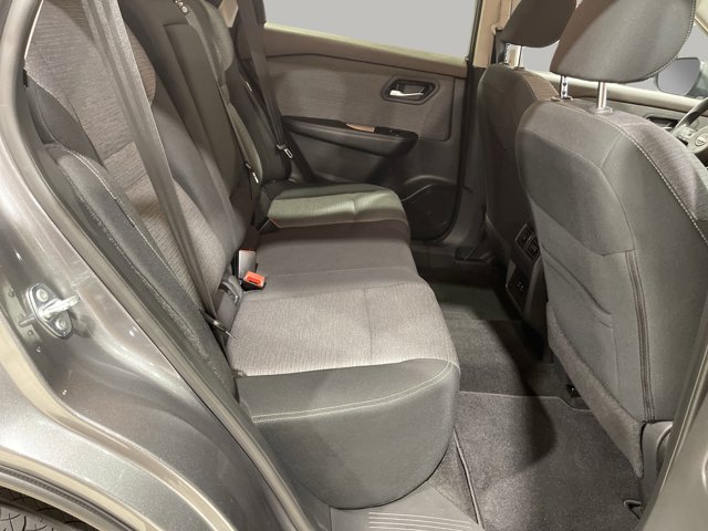 Vehicle image 15 of 27