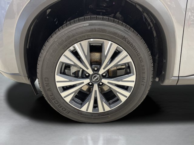 Vehicle image 10 of 27
