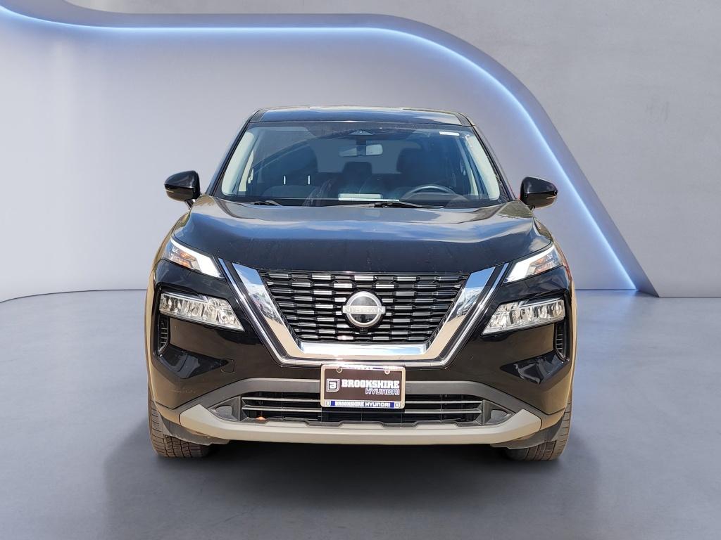 2023 Nissan Rogue SV Image 2 of 33