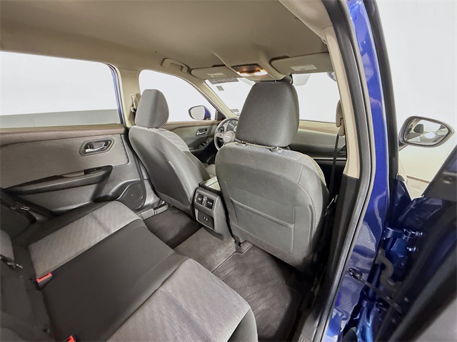 2023 Nissan Rogue SV Image 14 of 34