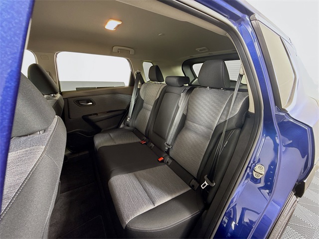 2023 Nissan Rogue SV Image 12 of 34