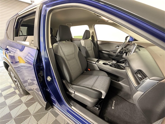 2023 Nissan Rogue SV Image 10 of 34