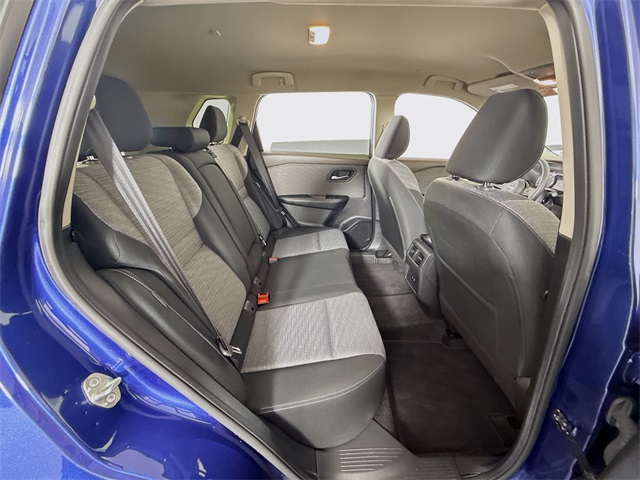 2023 Nissan Rogue SV Image 17 of 34