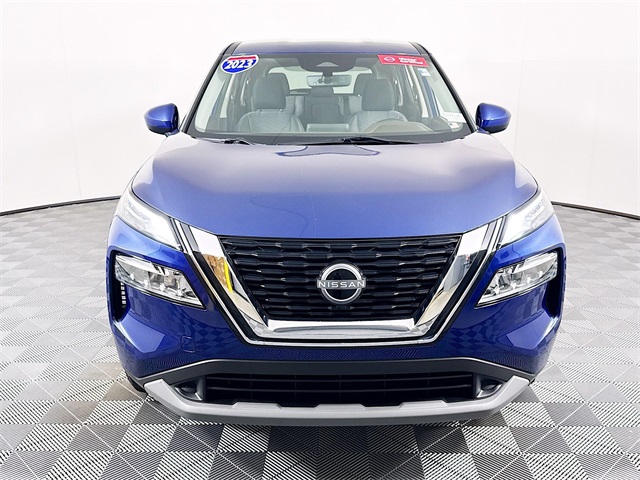 2023 Nissan Rogue SV Image 2 of 34