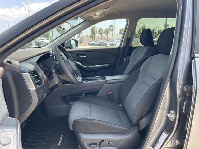 Vehicle image 14 of 21