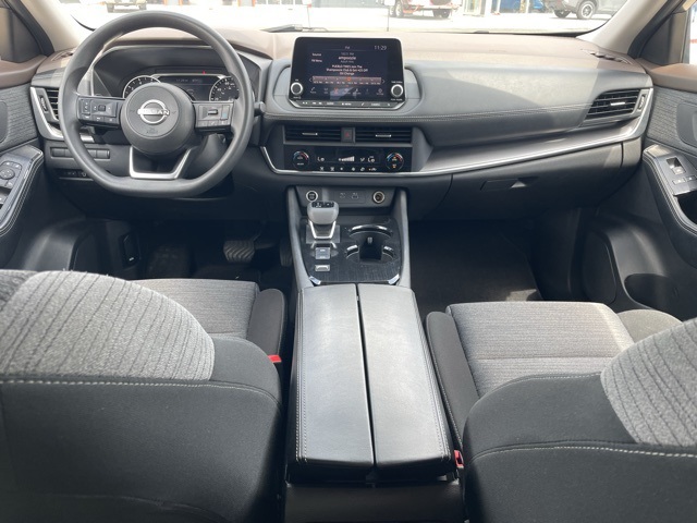 Vehicle image 15 of 21