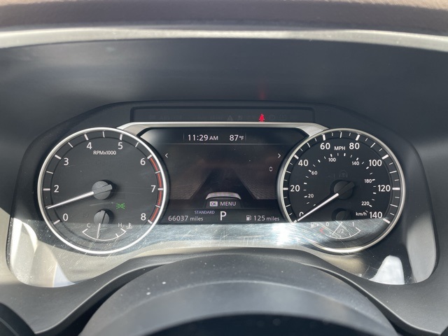 Vehicle image 11 of 21