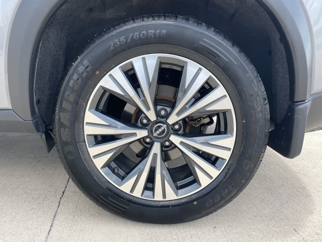Vehicle image 20 of 21