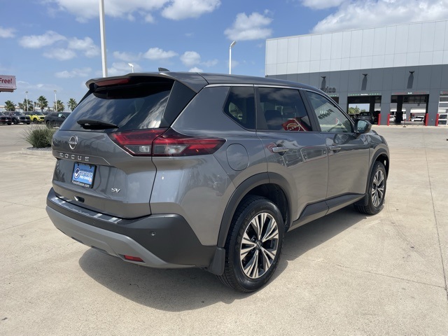 Vehicle image 4 of 21