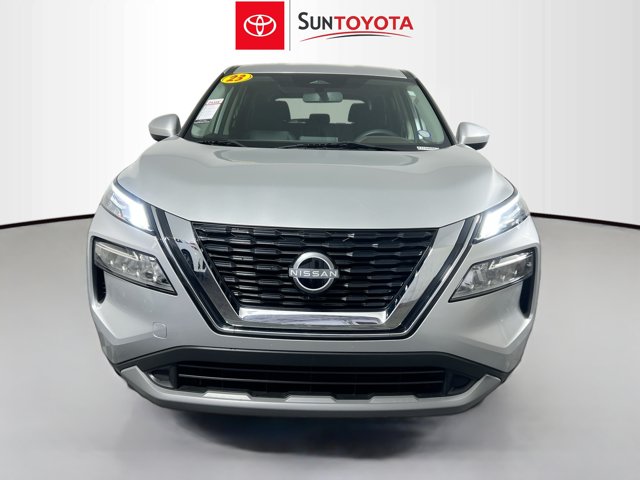 2023 Nissan Rogue SV Image 2 of 31