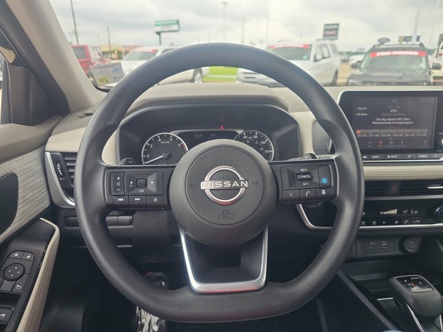 Vehicle image 17 of 23