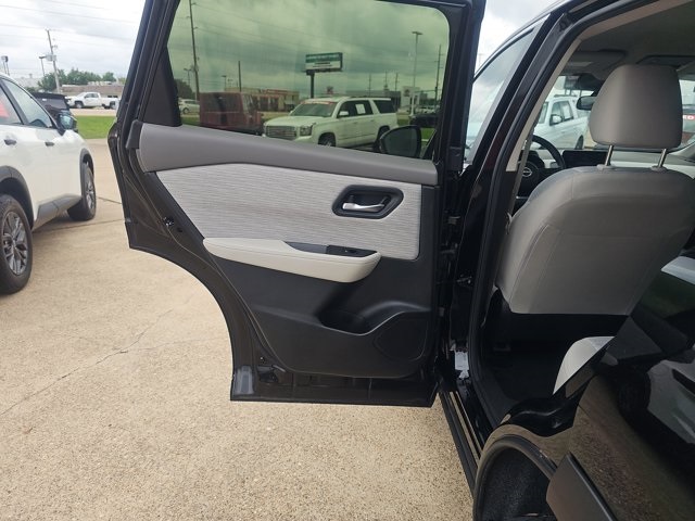 Vehicle image 9 of 23