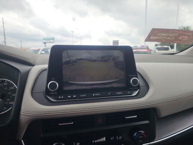 Vehicle image 16 of 23