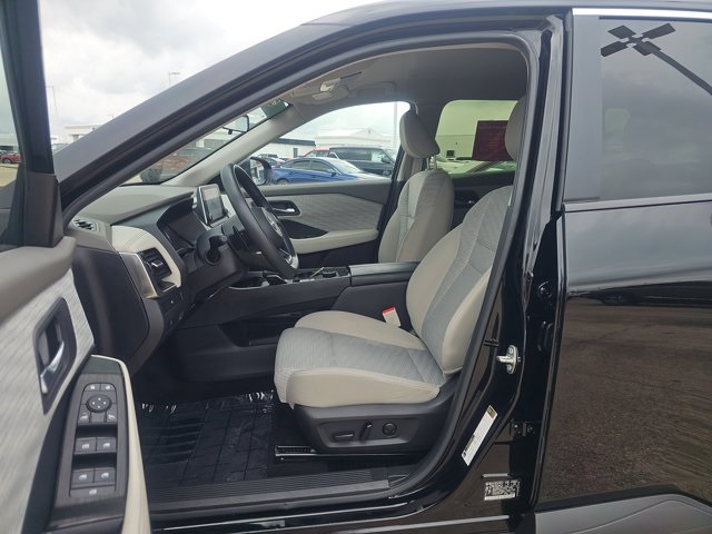 Vehicle image 10 of 23