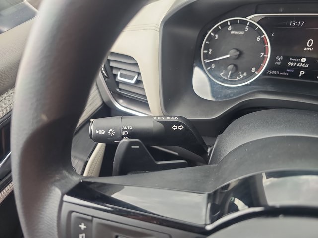 Vehicle image 20 of 23