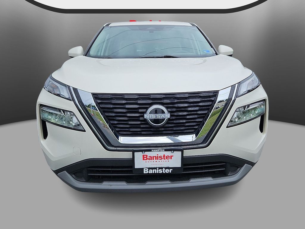2023 Nissan Rogue SV Image 2 of 32