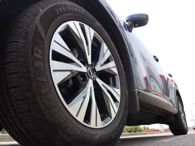 2023 Nissan Rogue SV Image 12 of 34