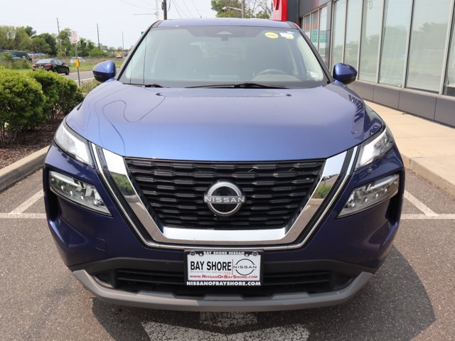 2023 Nissan Rogue SV Image 2 of 34