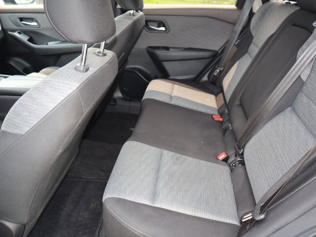 2023 Nissan Rogue SV Image 17 of 34