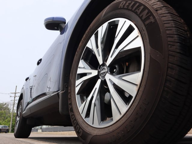 2023 Nissan Rogue SV Image 11 of 34