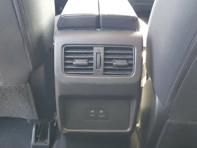 Vehicle image 19 of 33
