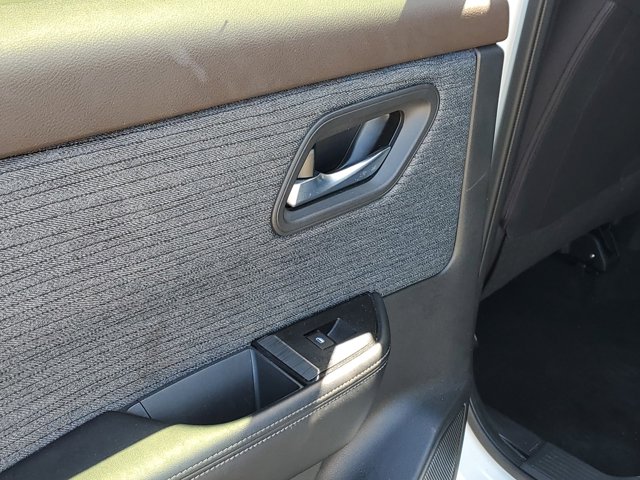 Vehicle image 16 of 33