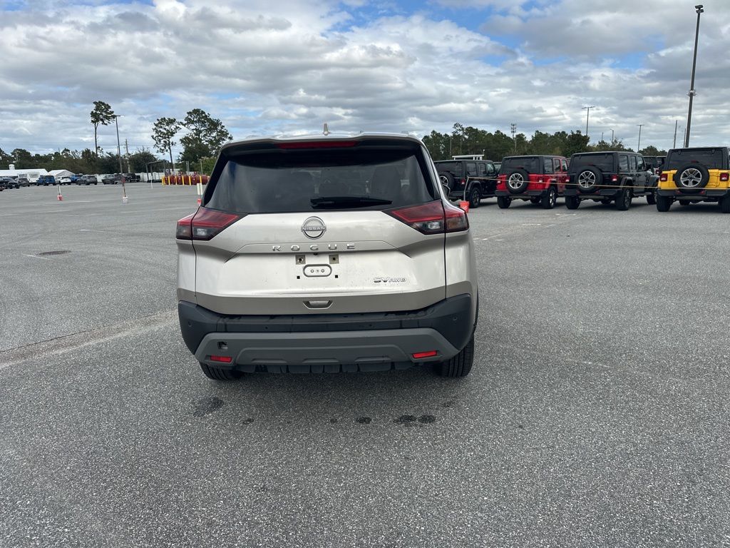2023 Nissan Rogue SV Image 7 of 18