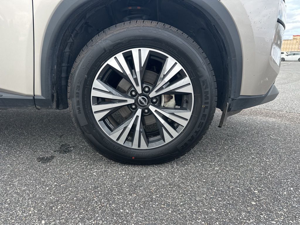 2023 Nissan Rogue SV Image 9 of 18