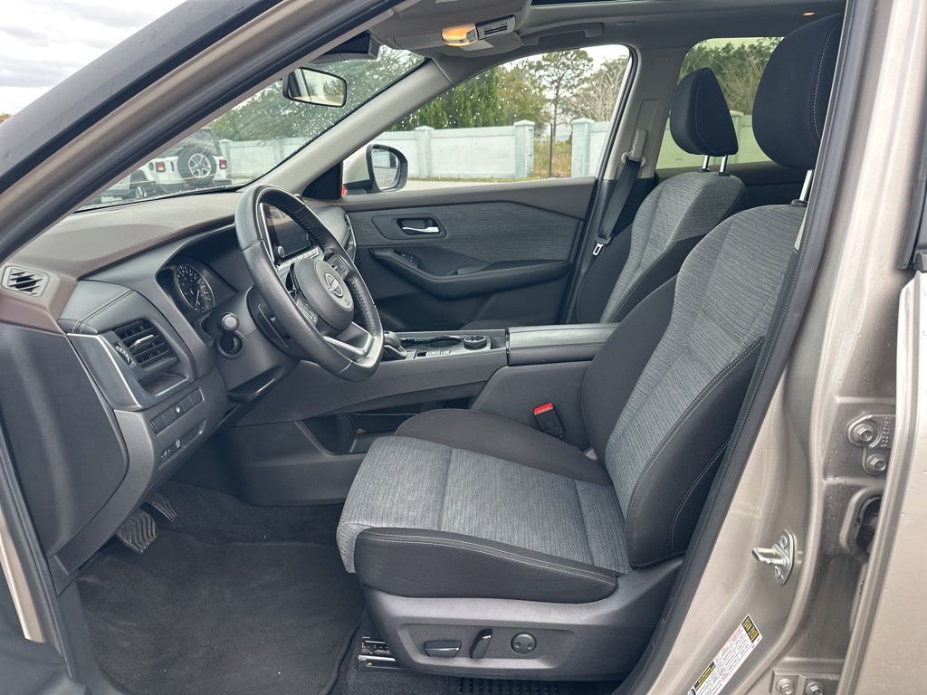 2023 Nissan Rogue SV Image 11 of 18