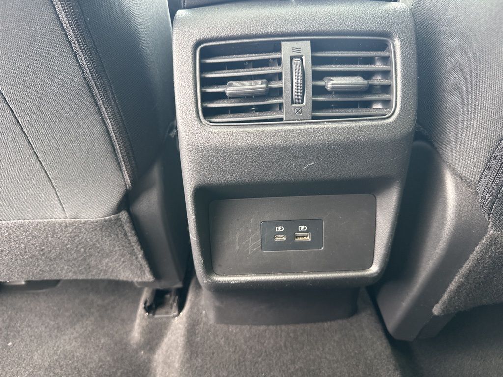 2023 Nissan Rogue SV Image 15 of 18