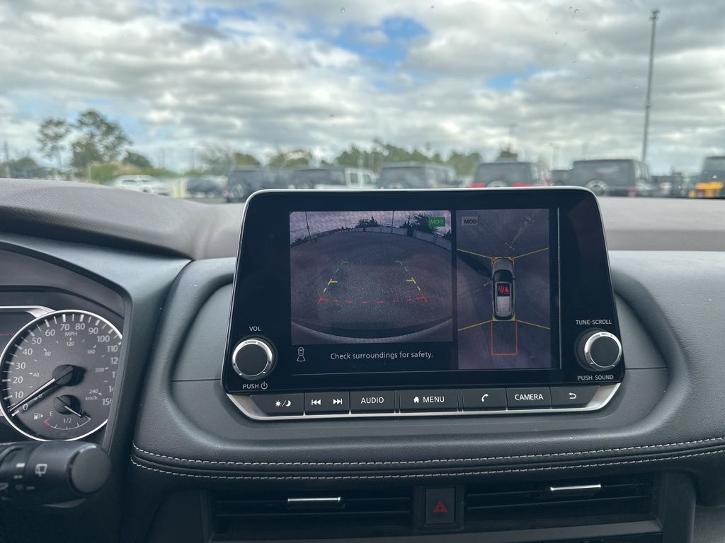 2023 Nissan Rogue SV Image 14 of 18