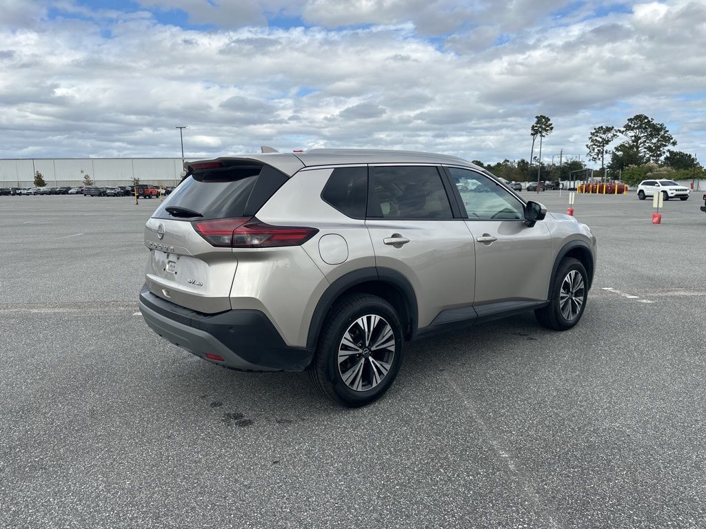 2023 Nissan Rogue SV Image 5 of 18