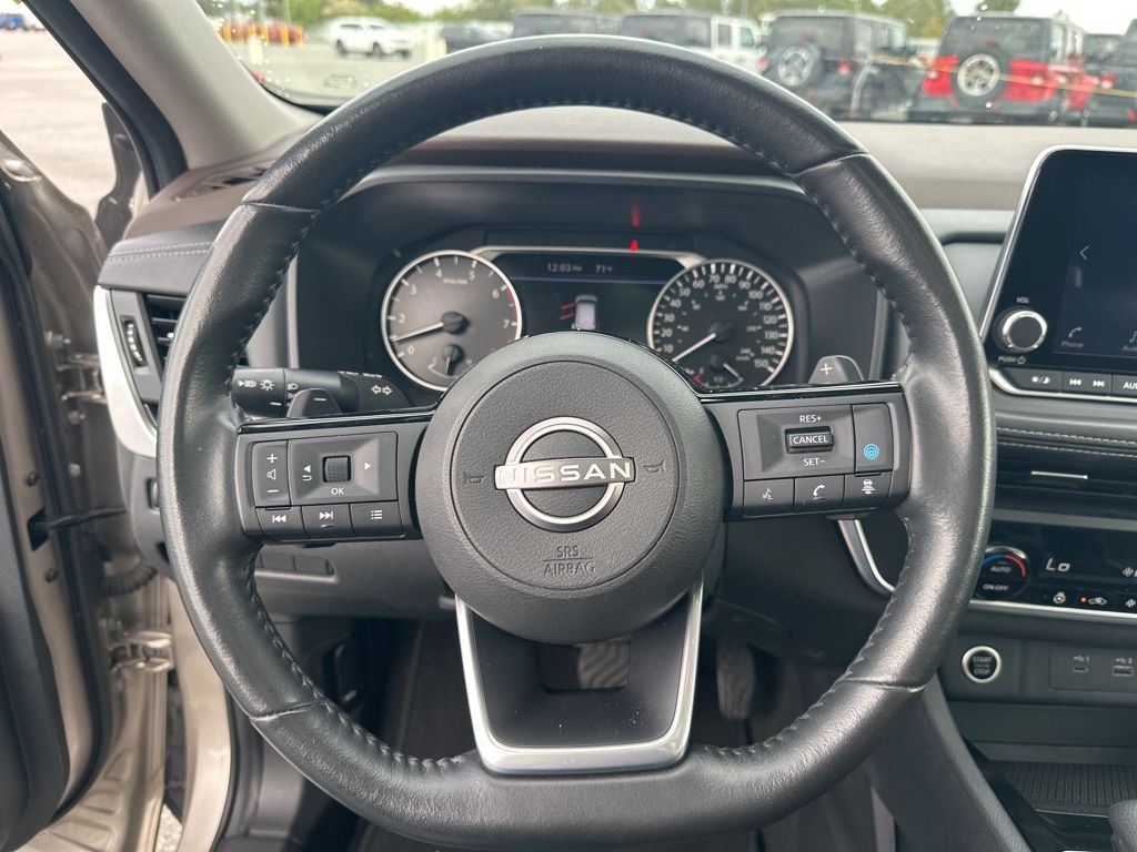 2023 Nissan Rogue SV Image 16 of 18