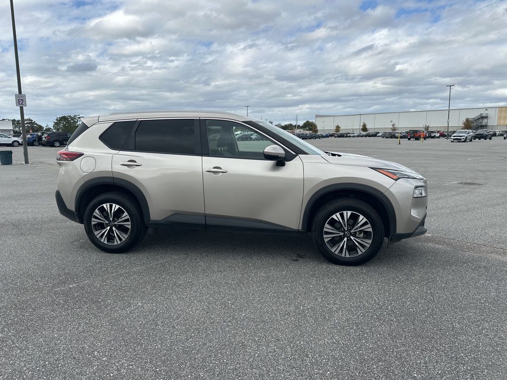 2023 Nissan Rogue SV Image 4 of 18